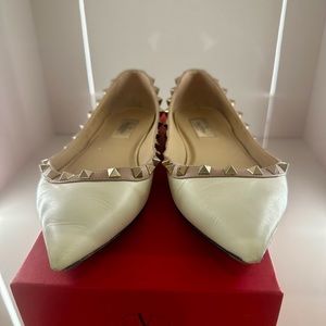 Authentic Valentino rockstud leather flats with nude trim. Color is bone. 37/7